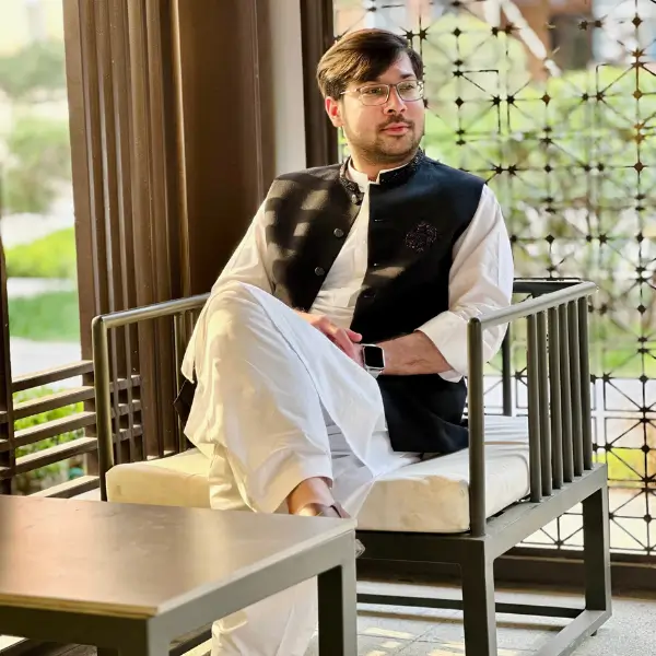About Adnan Mahdi – Pakistani MBBS Student in China Pakistani MBBS student in China – Adnan Mahdi sitting on campus